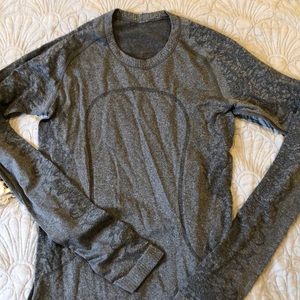 Lululemon long sleeve Swift size 6